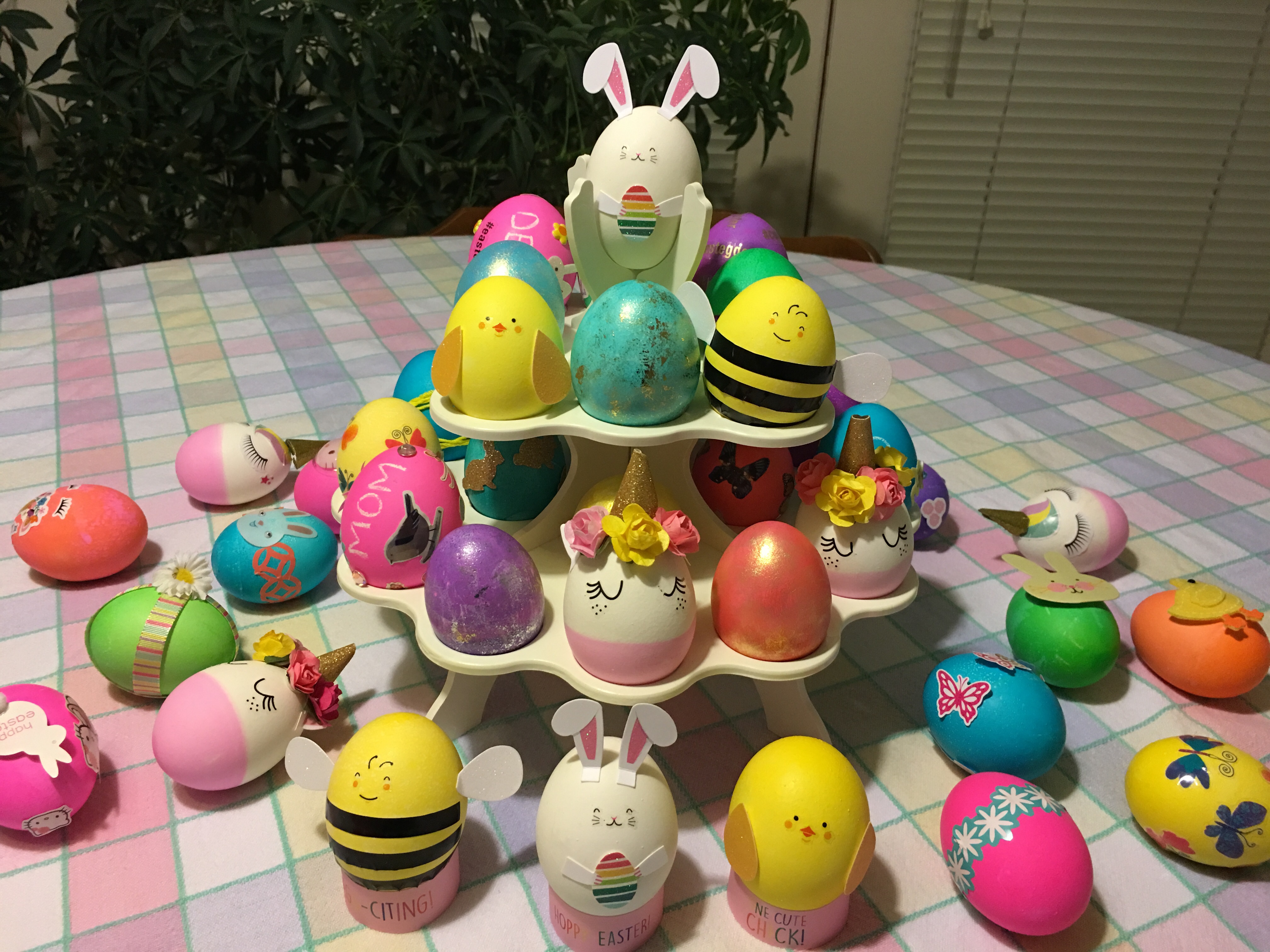 33 AMAZING egg decorating ideas for Easter {ditch the dye!} - It's